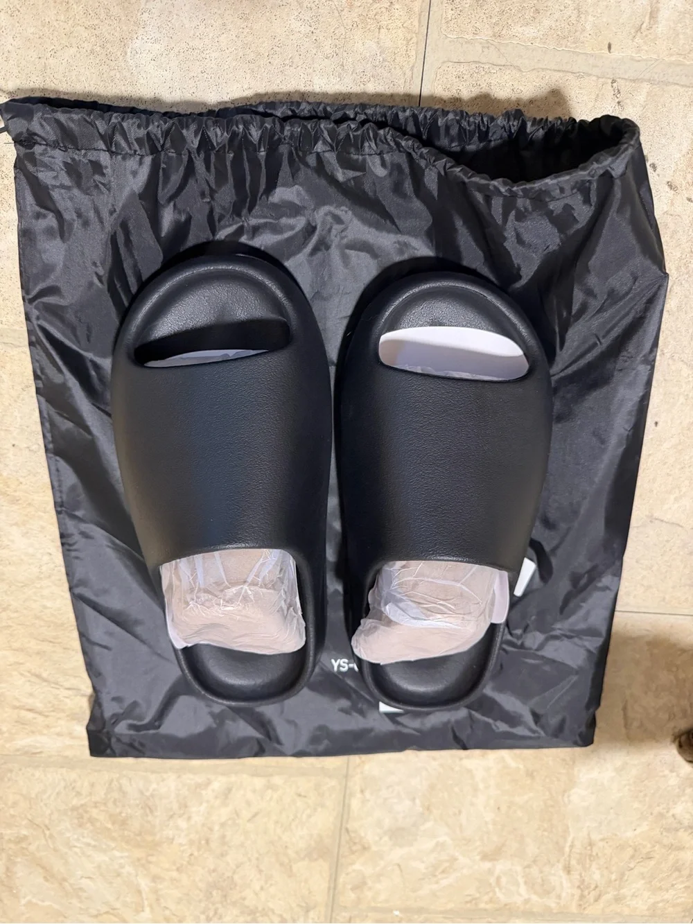 Brand new Yeezy YS01 slides size 10
